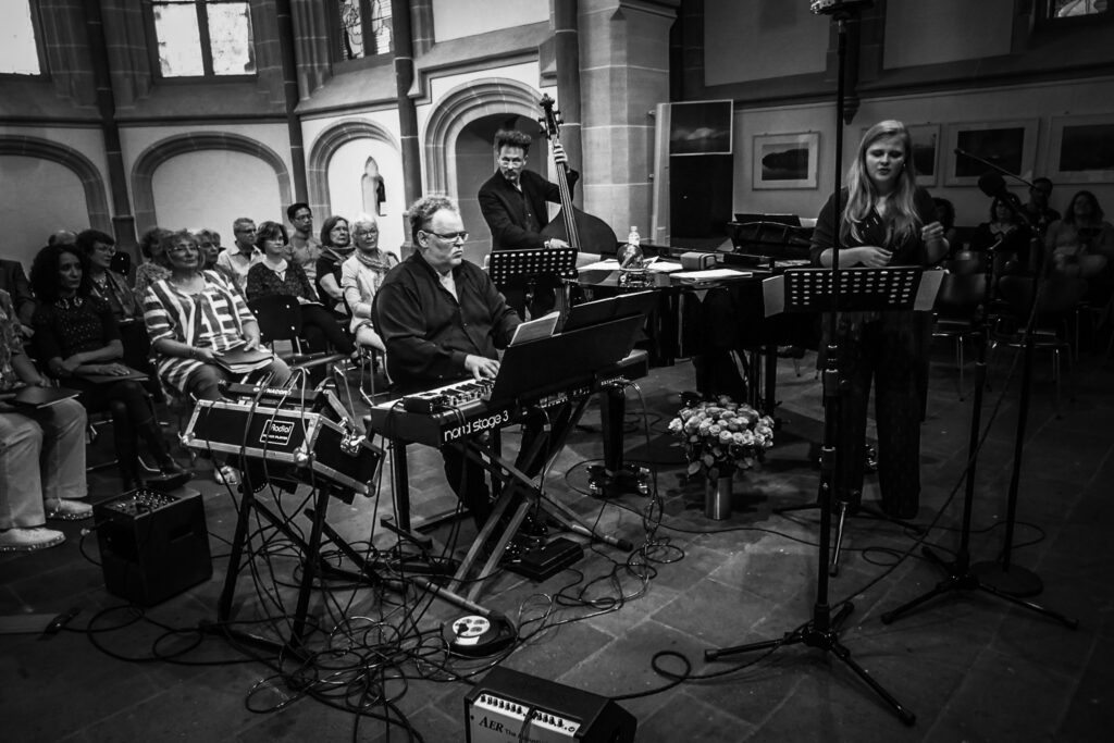 Nico Brandenburg, Bass
Mira Nathen, Vocals
Thomas Bremser, Keyboard
Repelen 2019